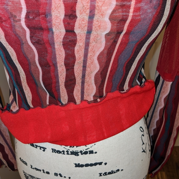 Beautiful Designer Top Amazing Prints Size S - Picture 5 of 6